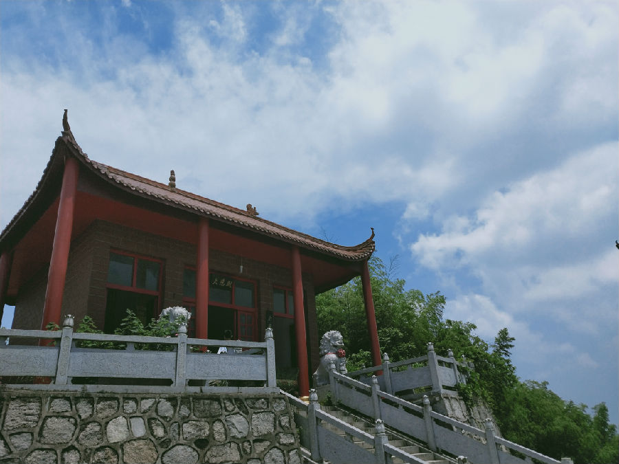 房子的屋顶

描述已自动生成